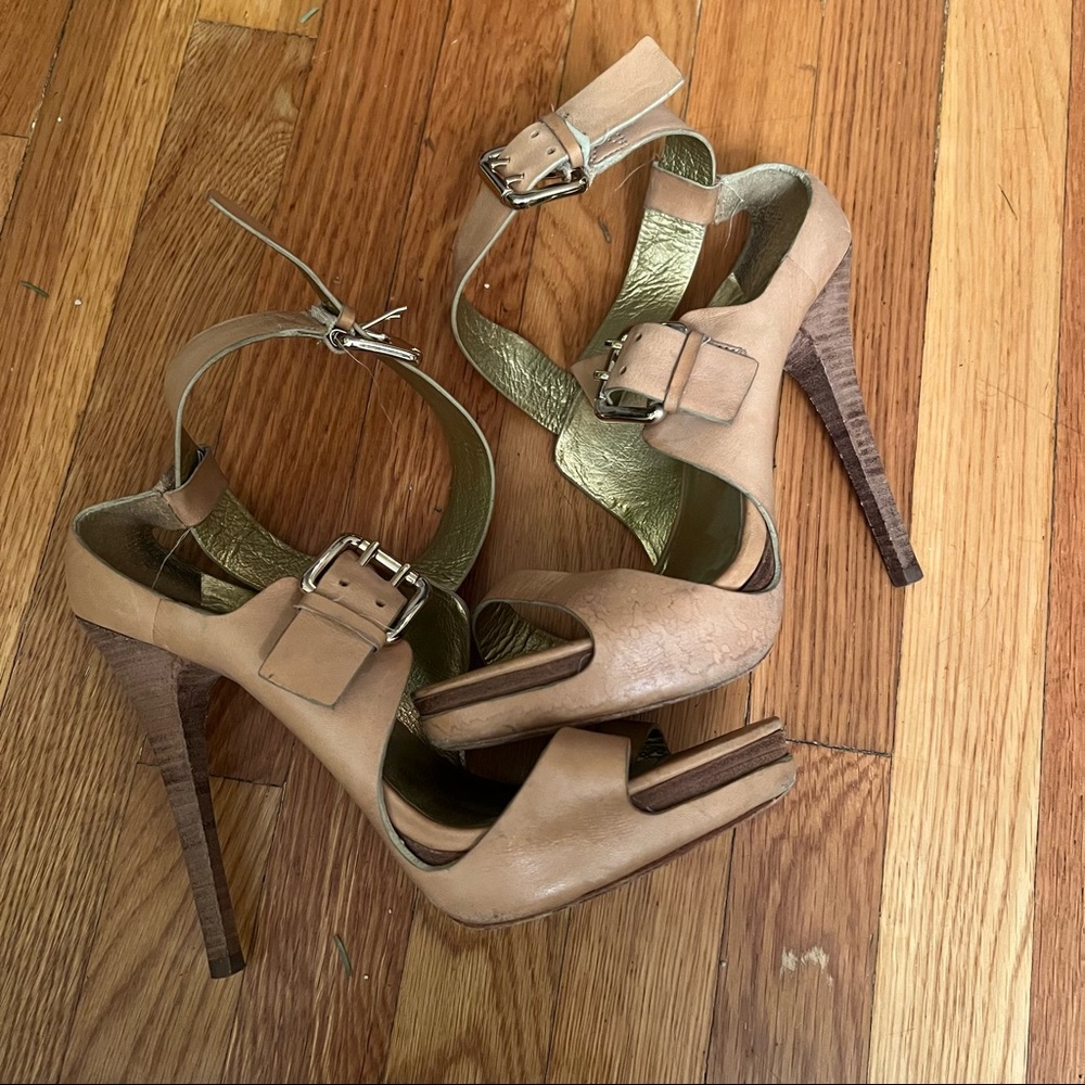 Report Signature nude strappy platform heels size 7.5